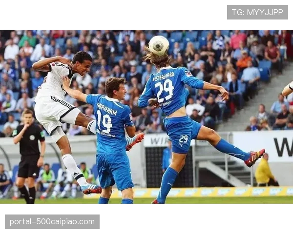 专访霍芬海姆主帅:解析我们由高位压迫转向更务实低位防守的战术思路转变。 专访霍芬海姆主帅:解析我们由高位压迫转向更务实低位防守的战术思路转变。